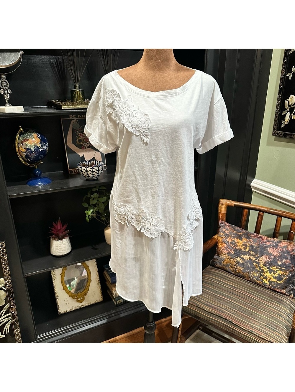 Akemi + Kin Anthropologie White Floral Chiffon Tunic – Size M (NWOT)